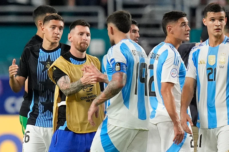 Lionel Messi greets Nicolás Otamendi